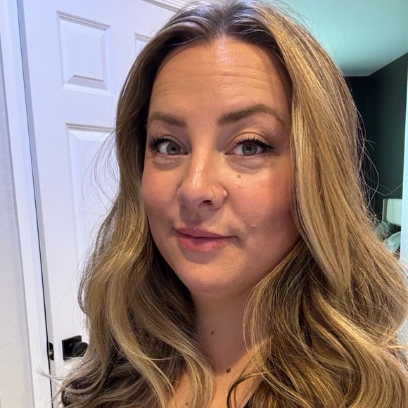 Profile Picture of Jenna Falkenthal (@jennafalken) on Poshmark