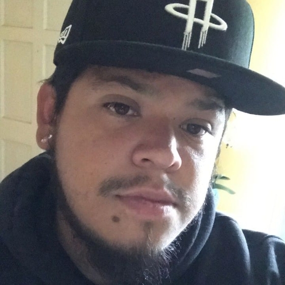 Profile Picture of Cristian Pedraza (@cristianpedraza) on Poshmark