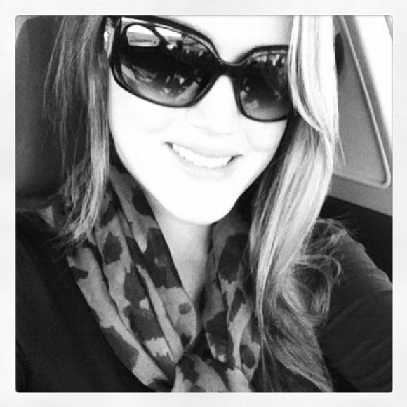 Profile Picture of Raeanna Rees (@raeannarees) on Poshmark