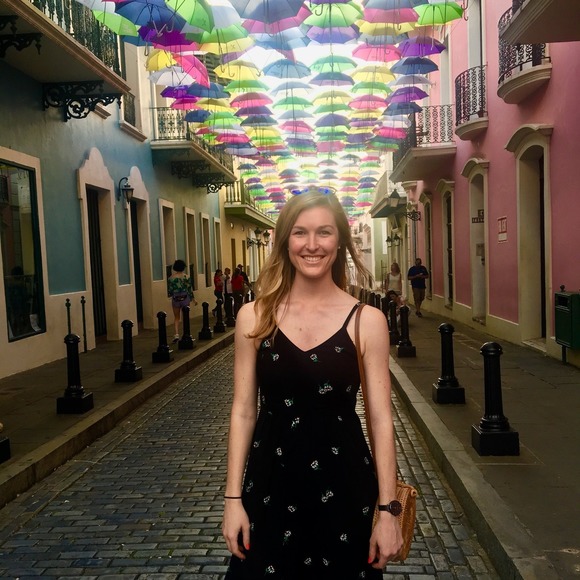 Profile Picture of Taylor Deisinger (@tndeisinger) on Poshmark