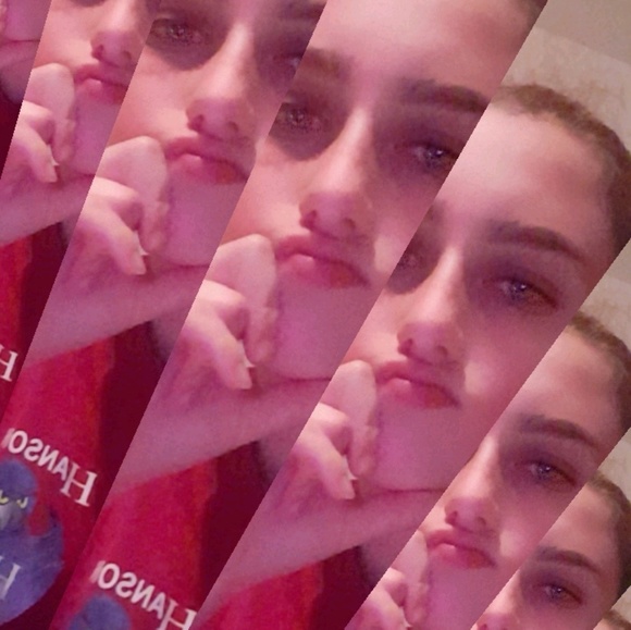 Profile Picture of Carly Balfe (@clearlycarly) on Poshmark