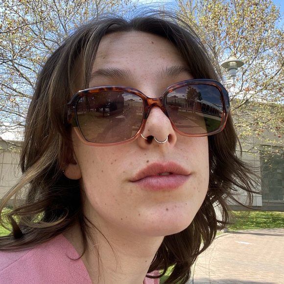Profile Picture of Robyn Pearson (@juliamap8) on Poshmark