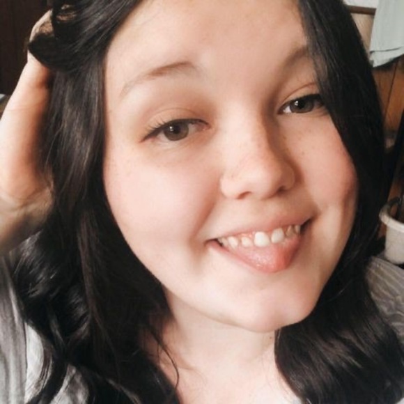 Emerald Reely - Poshmark Profile Picture of Emerald Reely (@snikrdoodl) on Poshmark