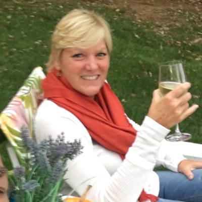 Profile Picture of Zanne Sweeney (@zannesweeney) on Twitter