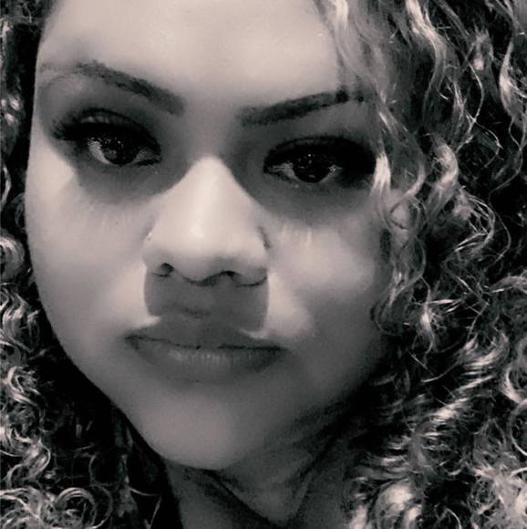 Profile Picture of Itzel Solis (@itzel931) on Poshmark