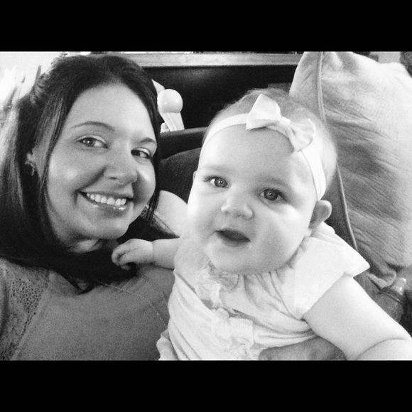 Profile Picture of Amanda Lochhead (@amandaloch) on Poshmark