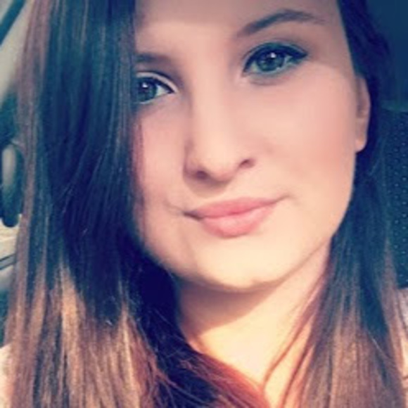 Bethany Zelusky - Poshmark Profile Picture of Bethany Zelusky (@bethzelusky) on Poshmark