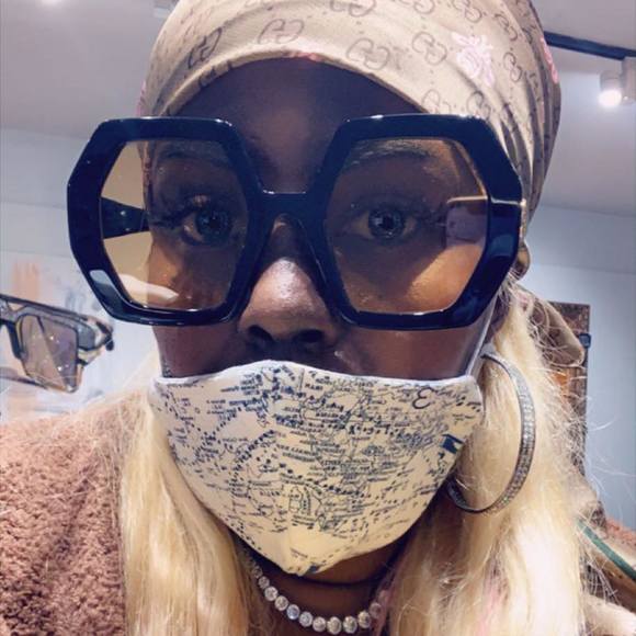 Profile Picture of Freesha Scissorhands (@freeshas) on Poshmark