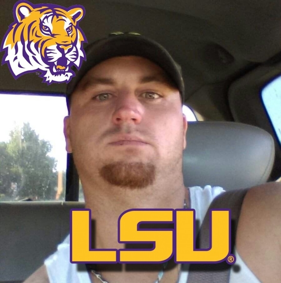 Profile Picture of Chris Holeman (@chrisholeman) on Poshmark