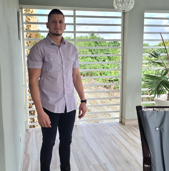 Lenin Castillo angeles - Poshmark Profile Picture of Lenin Castillo angeles (@lenin_cag) on Poshmark