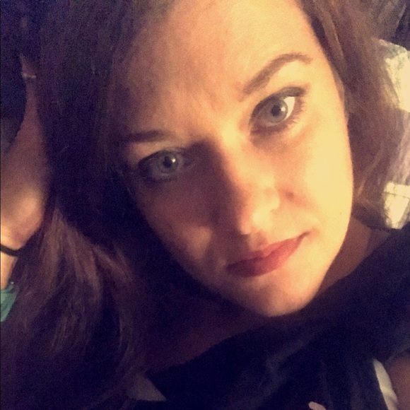Profile Picture of Deborah Wright (@mandybrown10) on Poshmark