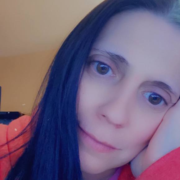 Profile Picture of April Devito chandler (@aprilrchandler) on Poshmark