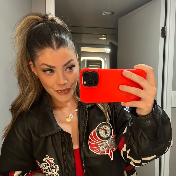 Profile Picture of Suki Suki (@sukisukii) on Poshmark