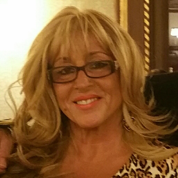 Profile Picture of Cindy Borriello (@sweetfrleeza58) on Poshmark