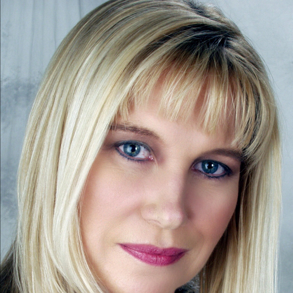 Tracie Hasslocher - Poshmark Profile Picture of Tracie Hasslocher (@tweetncsu81) on Poshmark