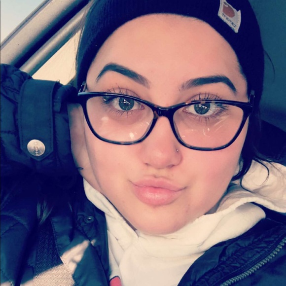 Profile Picture of Abby Pozorski (@abbypozorski) on Poshmark