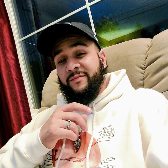 Profile Picture of Daniel Lambertus (@dannybuds) on Poshmark