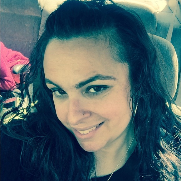 Katie Arcudi - Poshmark Profile Picture of Katie Arcudi (@katiea5) on Poshmark