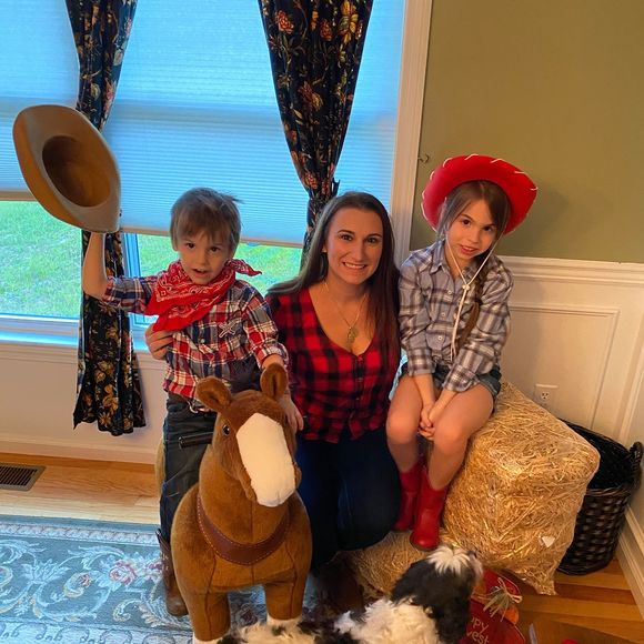 Profile Picture of Danielle Lepore hart (@harvey26) on Poshmark