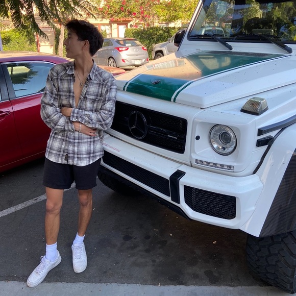 Profile Picture of Alex Chau (@alexchau164) on Poshmark