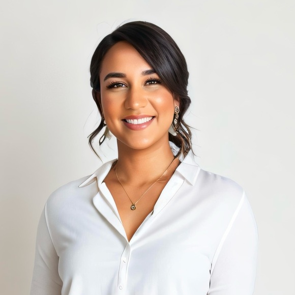 Profile Picture of Crystal Bernal (@bernalcrystal) on Poshmark