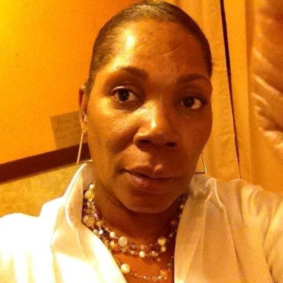 Profile Picture of Evangeline-van Sanders-phillips (@lovetoshop50) on Poshmark