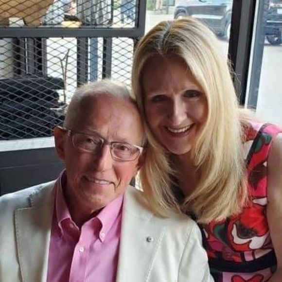 Profile Picture of Linda Gadzinski (@lindagadzinski) on Poshmark