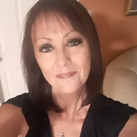 Profile Picture of Joanne Straw (@jtuk1988) on Poshmark