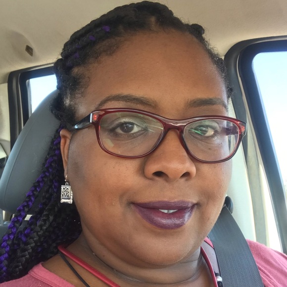 Profile Picture of Dorsha Blackburn (@dorblack) on Poshmark