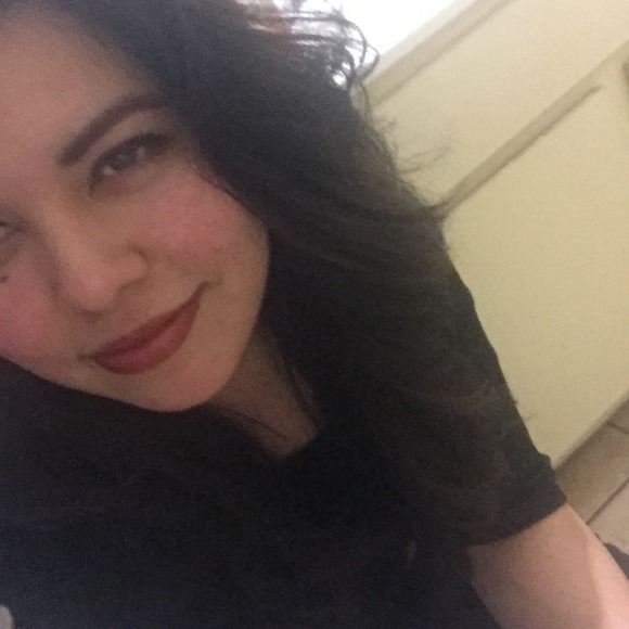 Profile Picture of Mary Arias (@maryarias204) on Poshmark