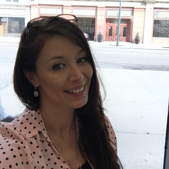 Profile Picture of Amanda Kreitzer (@gr84sophi) on Poshmark