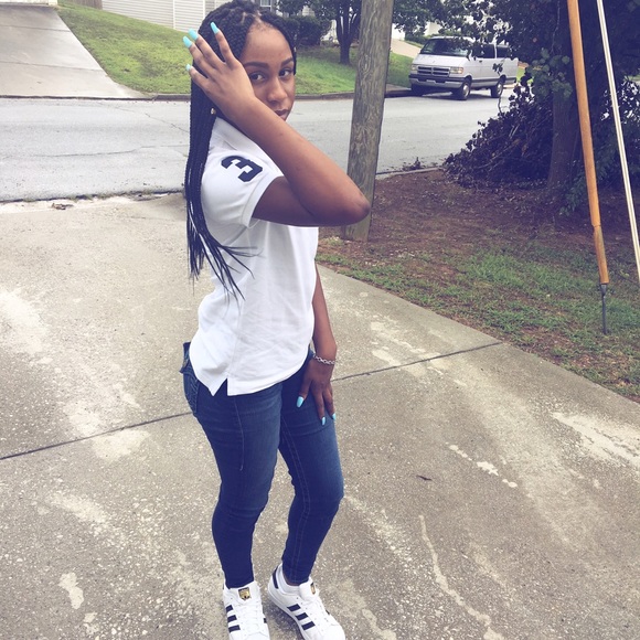 Profile Picture of Brianna Heyward (@bri_f0reign) on Poshmark