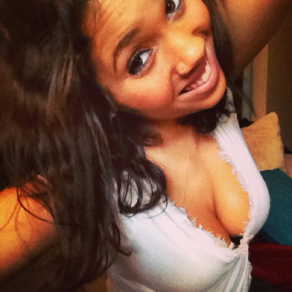 Profile Picture of Shanece Coombs (@shanece18) on Poshmark