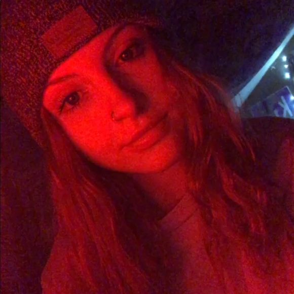 Makaia Yunik - Poshmark Profile Picture of Makaia Yunik (@makaiayunik) on Poshmark