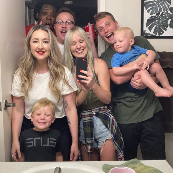 Profile Picture of Dowell Mullins (@dowellm3) on Poshmark