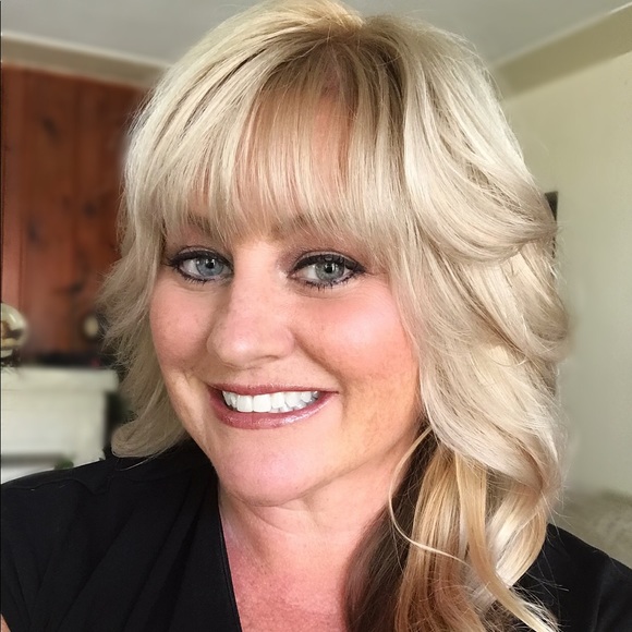 Profile Picture of Marcie Gillette (@mmgsterling) on Poshmark