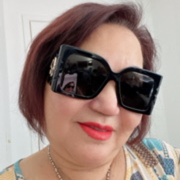 Profile Picture of Ann Chu (@lananee) on Poshmark
