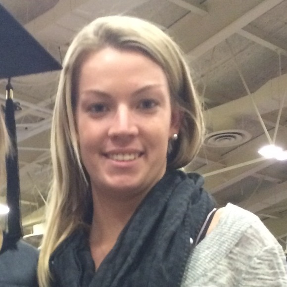 Profile Picture of Kelsie Blackburn (@kelsieb17) on Poshmark