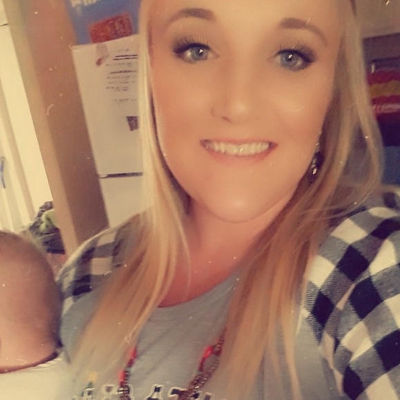 Profile Picture of Jamie Ahern (@jamieahern) on Poshmark