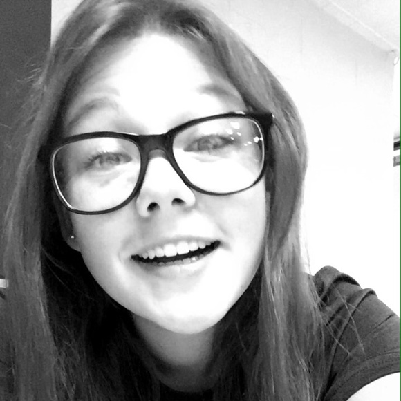 Profile Picture of Madison Fougerousse (@madison_fougi) on Poshmark