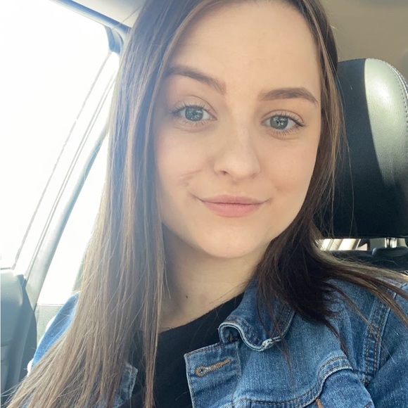 Profile Picture of Heavenlee Prawdzik (@hprawdzik) on Poshmark