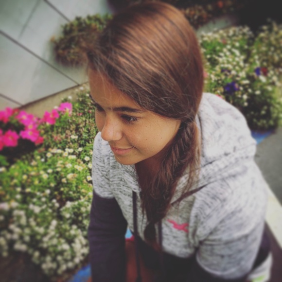 Profile Picture of Zeynep Jozwiak (@zeynep_sue) on Poshmark