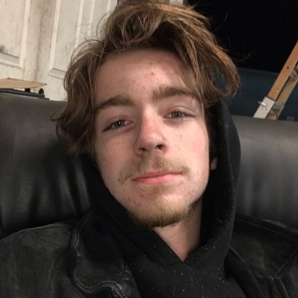 Liam Davis - Poshmark Profile Picture of Liam Davis (@liamdavis408) on Poshmark