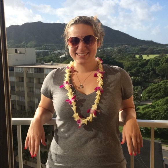 Profile Picture of Veronica Drase (@vdrase) on Poshmark