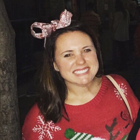 Profile Picture of Hannah Walraven (@hwalraven1028) on Poshmark