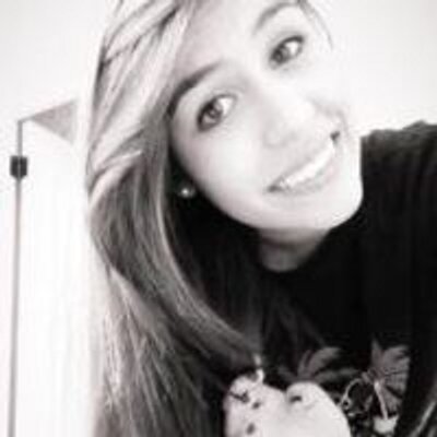 Profile Picture of Vivian Simpson (@VivianSimpson12) on Twitter