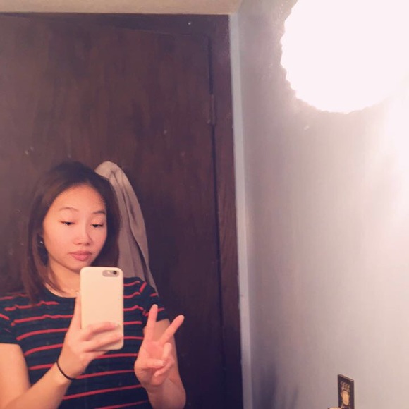 Profile Picture of Cindy Xiong (@cindyxiongg) on Poshmark