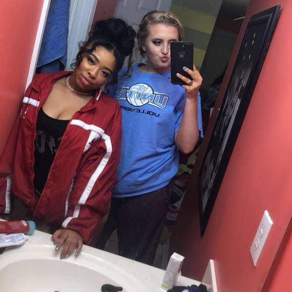 Anella Noble - Poshmark Profile Picture of Anella Noble (@vanxlla1) on Poshmark