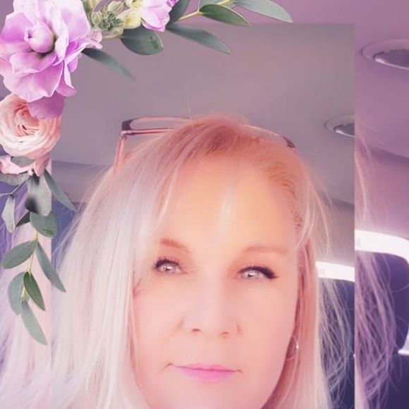 Victoria Looper - Poshmark Profile Picture of Victoria Looper (@victoria_looper) on Poshmark