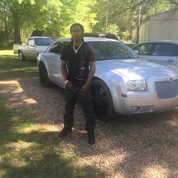 Profile Picture of Travis Henley (@thenley1992) on Poshmark